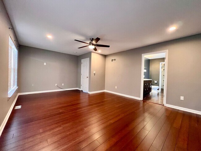 Building Photo - 6 Bed 4 Bath in West End