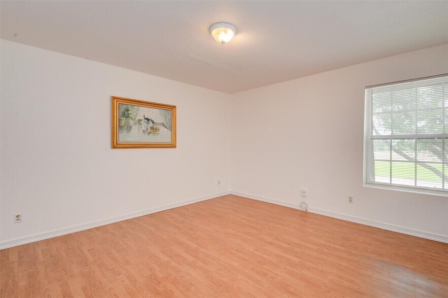 Building Photo - 5550 N Braeswood Blvd