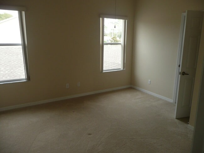 Building Photo - 808 Challis Point