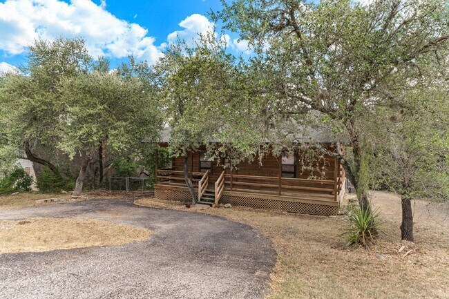 Building Photo - Hill Country Retreat