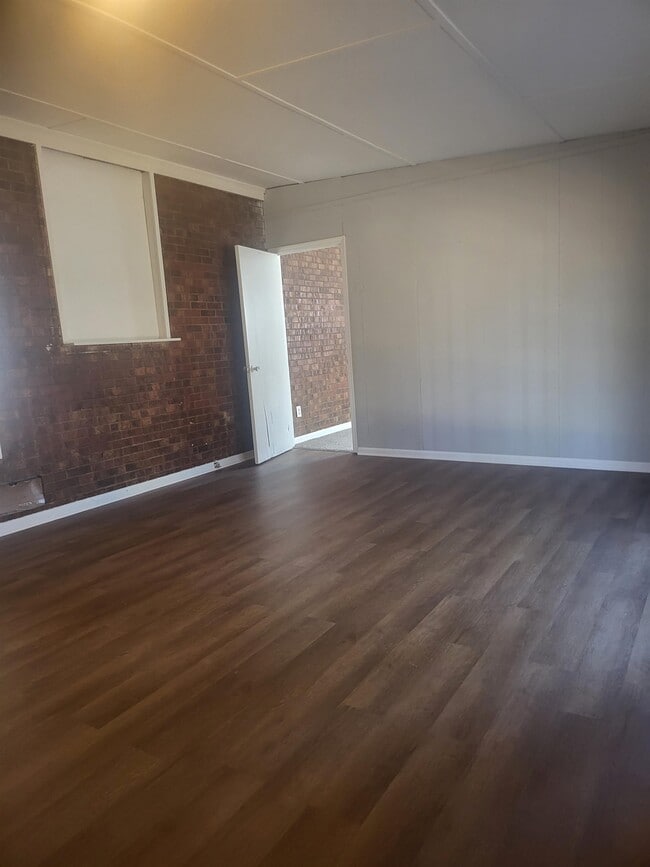 Building Photo - 757 Goodyear Dr