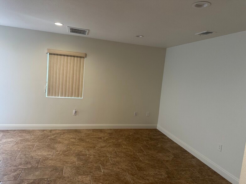 Building Photo - 1711 Firethorne Plz