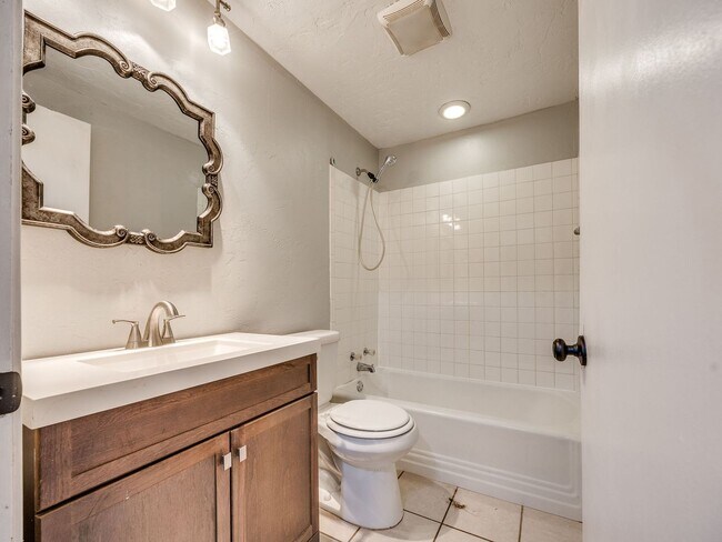 Building Photo - Charming Updated Home Near OKC Urban Core ...