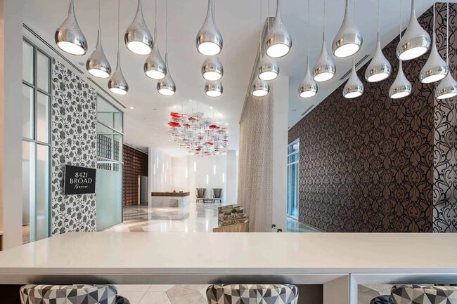 Building Photo - 1548 Spring Hill Rd