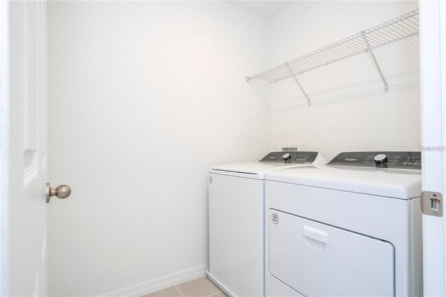 Building Photo - Elegant & Comfortable Home with Granite Kitchen in Prime St. Cloud Location