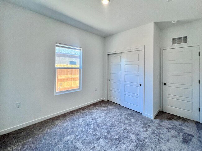 Building Photo - $2,595 Fowler & Dakota, 4 Bedroom 2 Bathro...