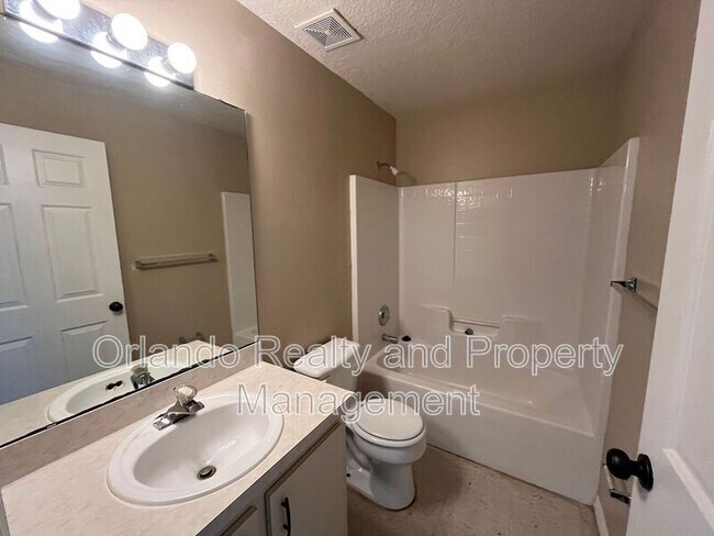 Building Photo - 550 Imperial Pl