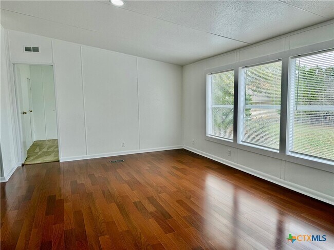 Building Photo - 831 Rolling Block Dr