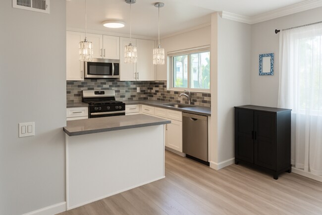 Building Photo - 6301 Coldwater Canyon Ave