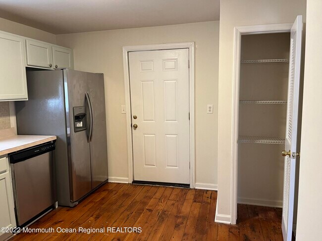 Building Photo - 200 7th Ave