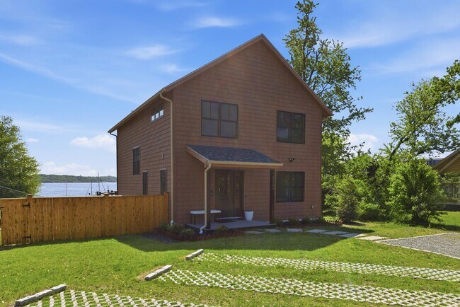 Building Photo - 1124 Narragansett Blvd