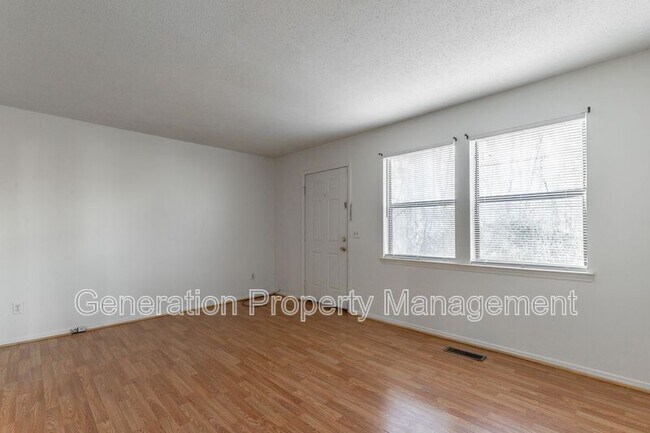 Building Photo - 161 Knollwood Dr