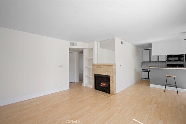 Building Photo - 7045 Woodley Ave
