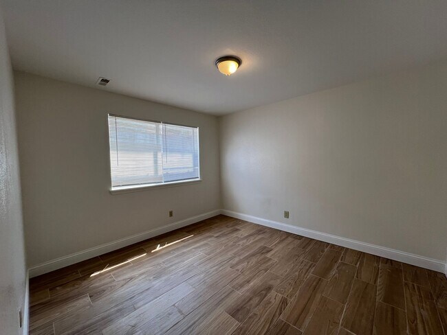 Building Photo - 428 Kays Ln