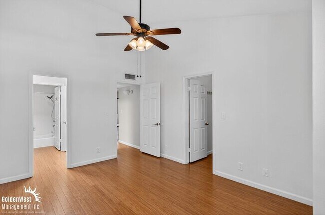 Building Photo - Bright and Modern 1Bdm 1Ba Condo Near Downtown Scottsdale!