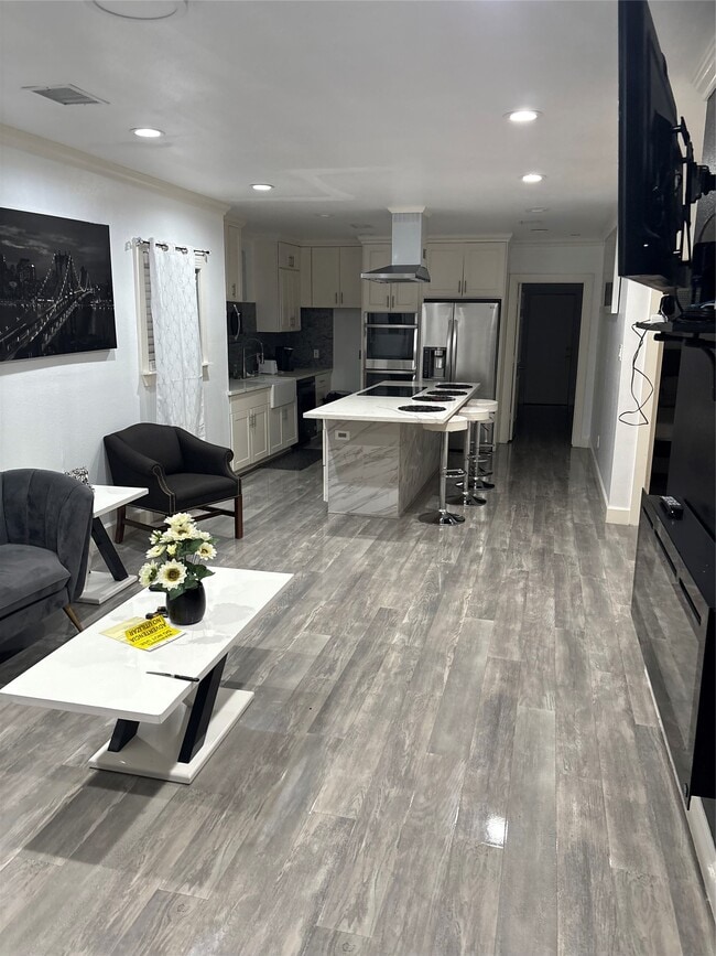 Building Photo - 3021 Gray St