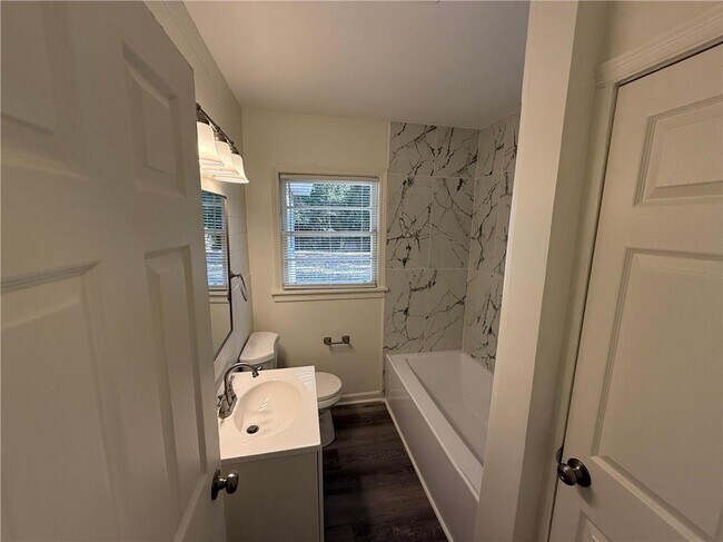 Building Photo - 828 Pamela Dr