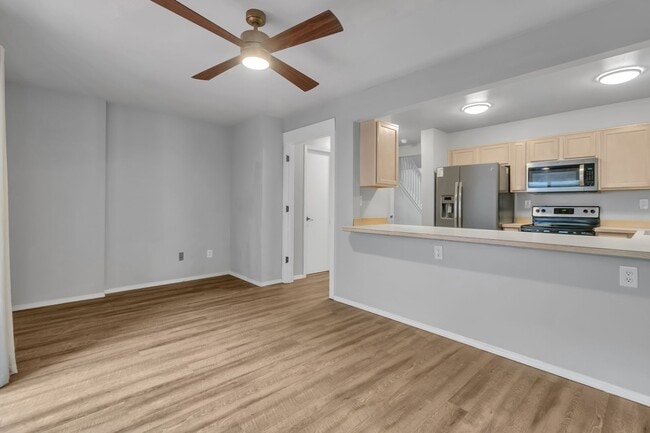 Building Photo - Peaceful Corner Townhome in the Heart of Sumner