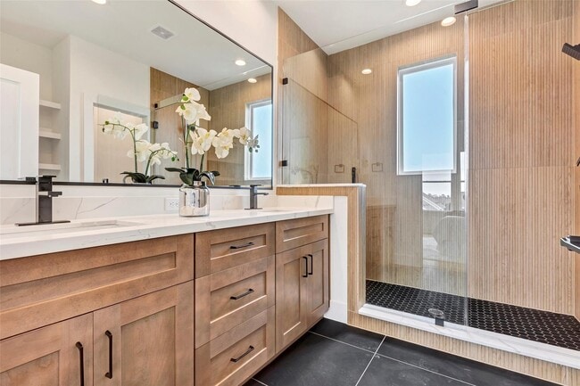 Building Photo - 4703 Oats St