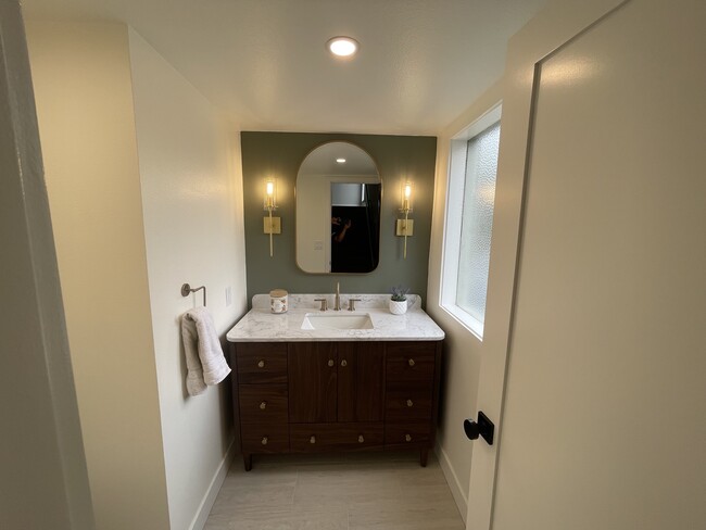 Elegant Powder Bath - 4315 Redwood Ave