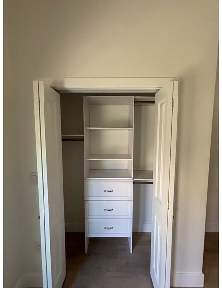 Building Photo - 1231 E Mason St