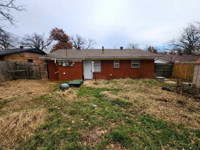 Building Photo - Charming 5 Bedroom House Bethany Oklahoma