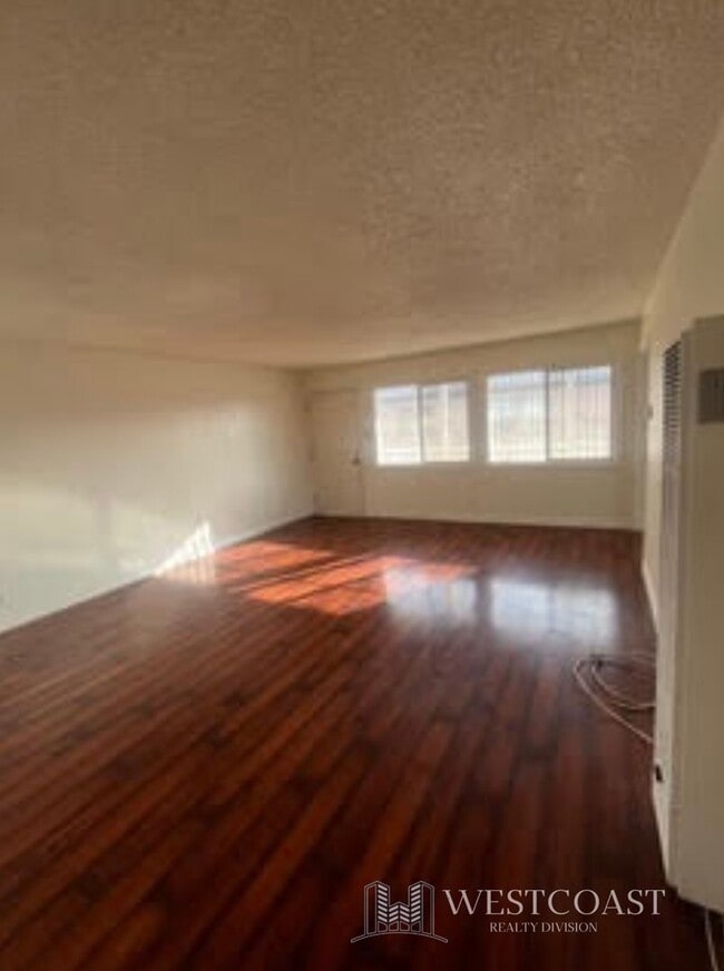 Building Photo - 1041 W Reeve St