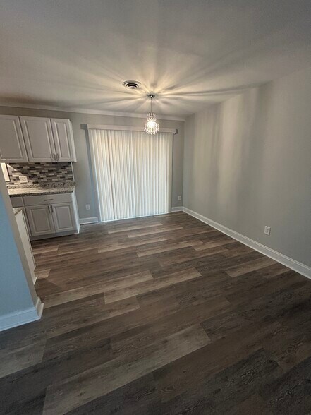 Building Photo - 4764 Longview Dr