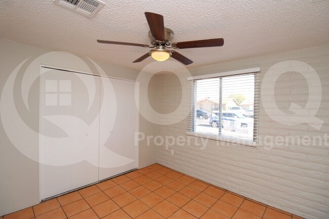 Building Photo - 8128 W Earll Dr