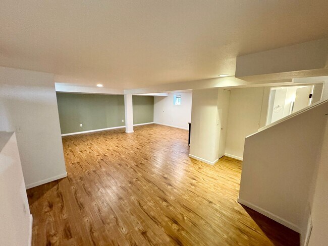 Building Photo - Cozy Ballard Retreat: 2-Bed, 2-Bath Home with Office & Wet Bar