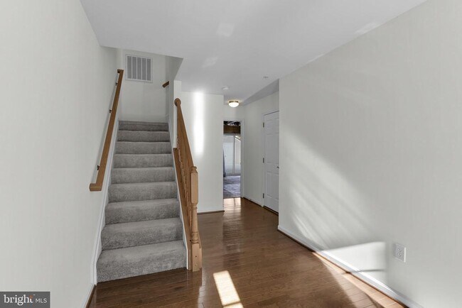 Building Photo - 592 Burr Oak Ct