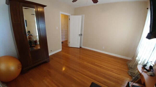Building Photo - Gorgeous and Spacious 3-Bedroom 2-Bath home with Built-In BBQ, Garage, Hardwood Floors & Yard! MO...