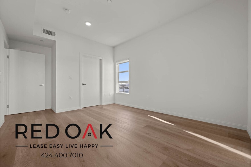 Building Photo - 218 S. Occidental-208