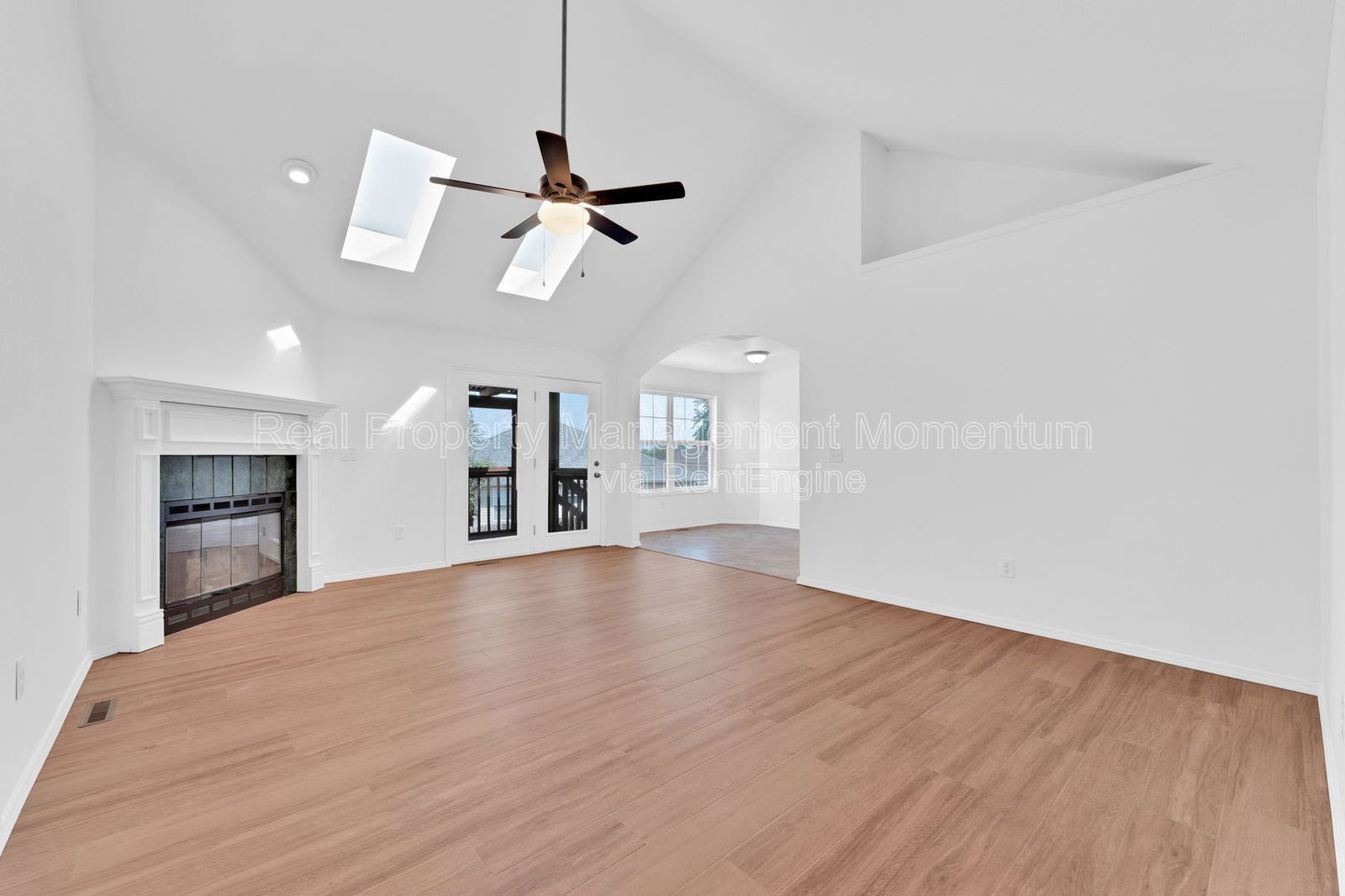 Building Photo - 882 S Hickory Ln