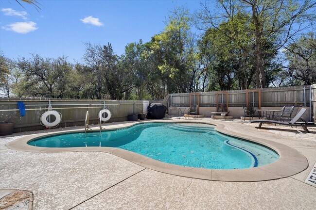 Building Photo - 6700 Cooper Ln