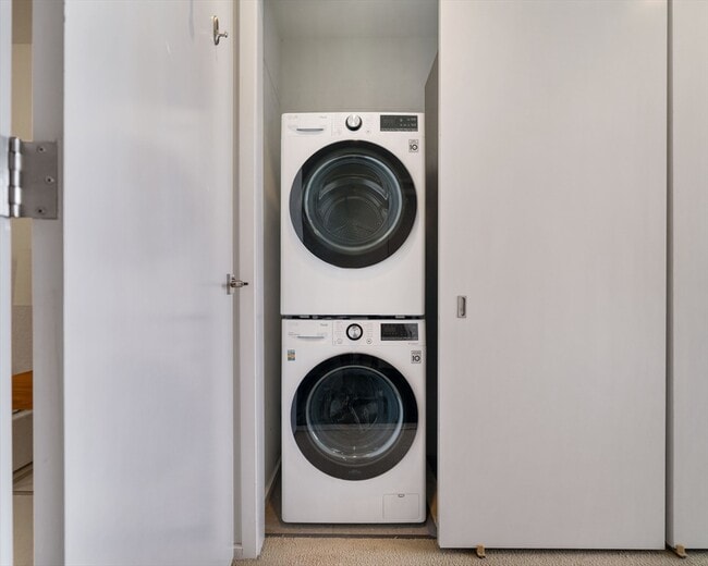 Building Photo - 2 Earhart St