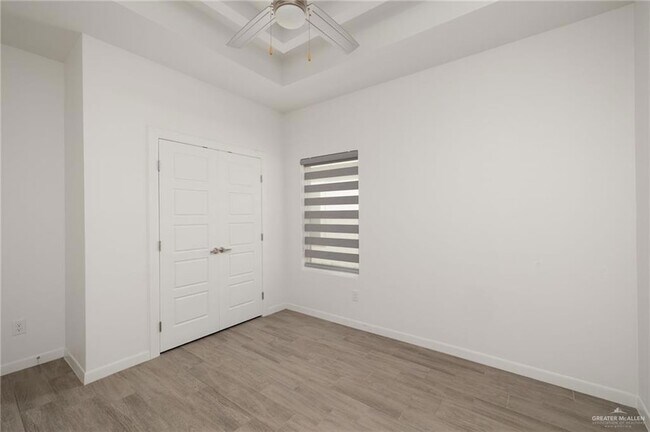 Building Photo - 308 W Campeche Ave