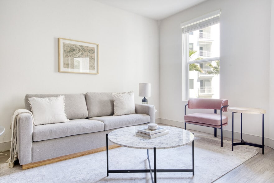 Primary Photo - 44758 Old Warm Springs Blvd