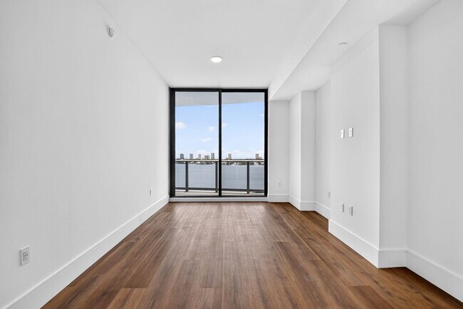 Building Photo - 220 Lake Shore Dr
