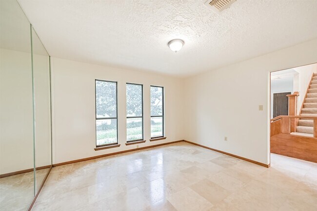 Building Photo - 16040 Dunes Dr