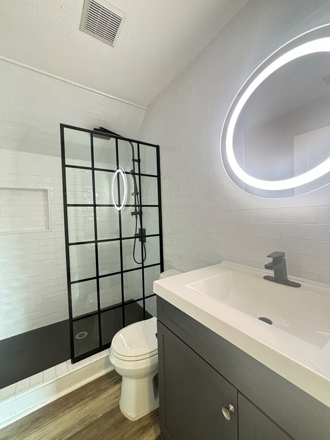 Building Photo - 802 Marvin Ave