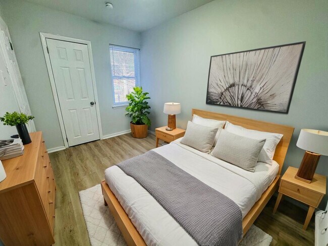 Building Photo - 946 Farson St