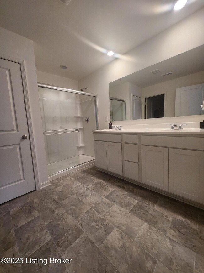 Building Photo - 156 Coral Springs Parkway