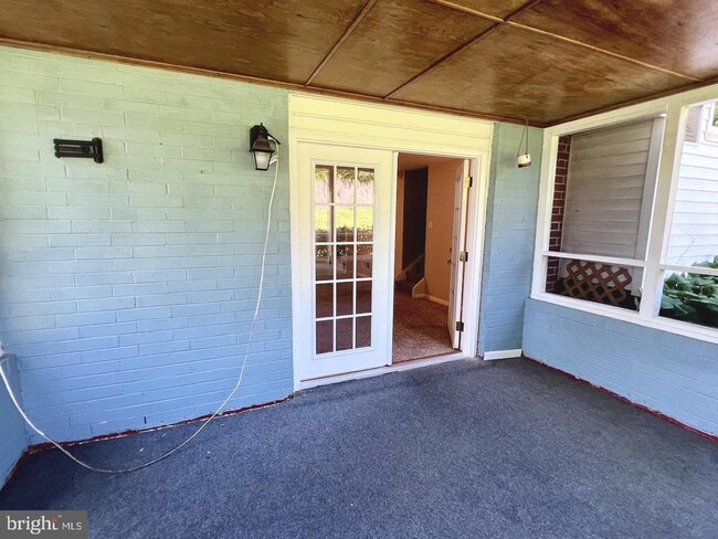 Building Photo - 2208 Jamaica Dr