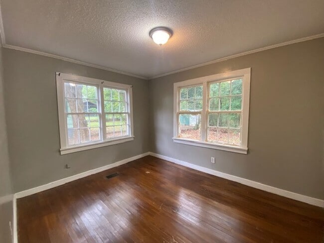 Building Photo - Renovated 3 Bedroom 1 Bath Home for Rent!