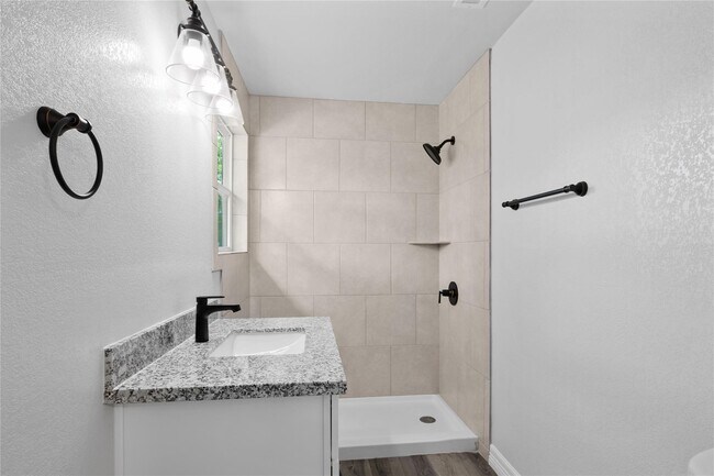 Building Photo - 524 Dunnam Ave