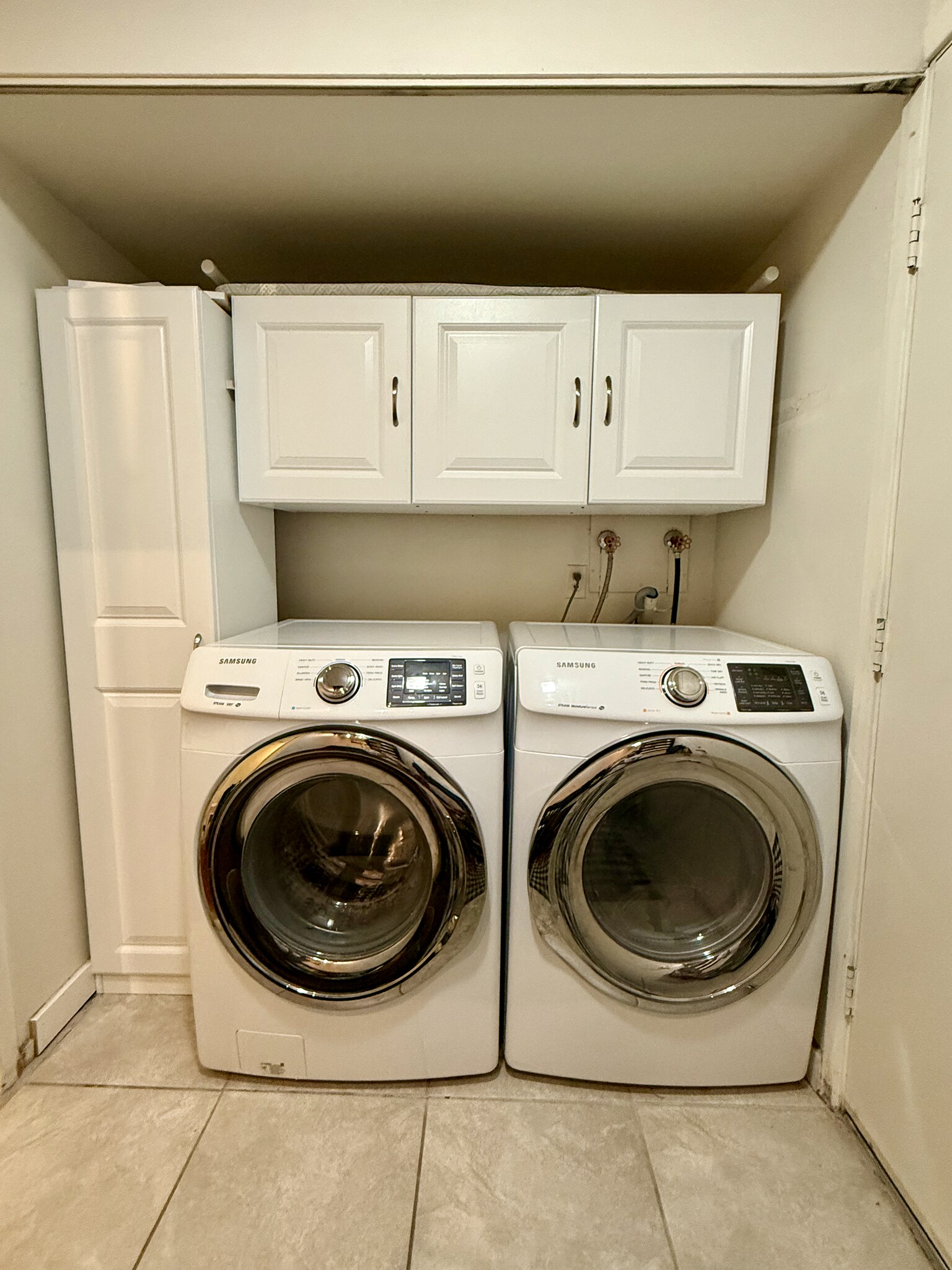 Laundry in the home, between attached 2-car garage and storage area! - 960 N Pennsylvania St