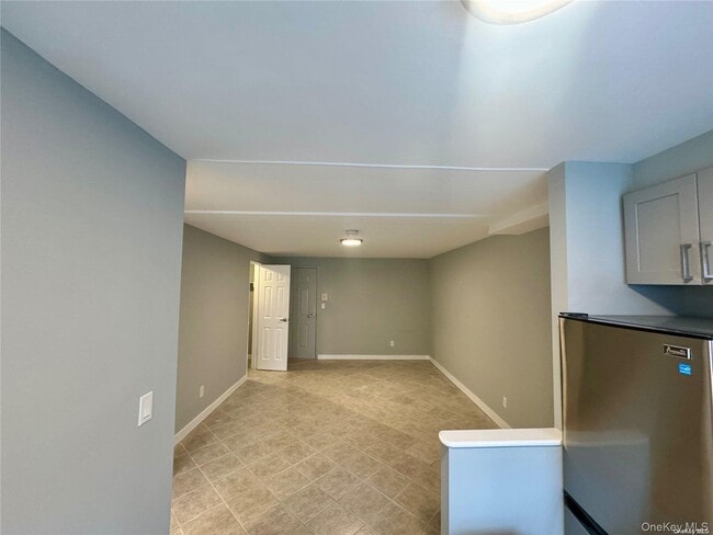 Building Photo - 470 E Broadway