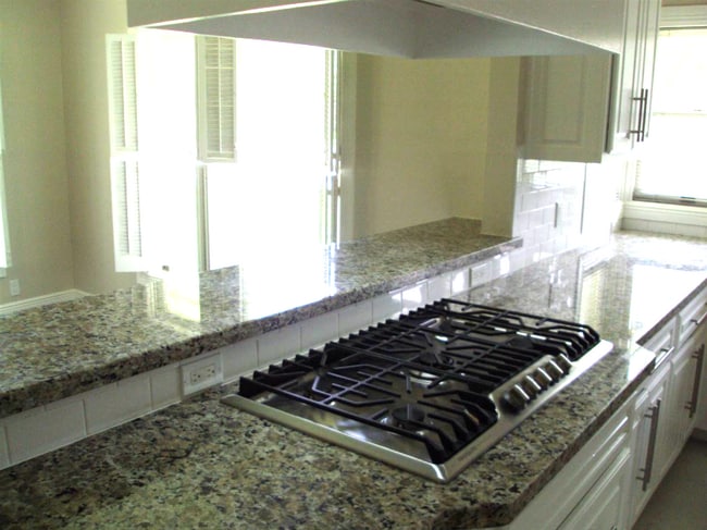 Building Photo - 2490 Harrison Ave