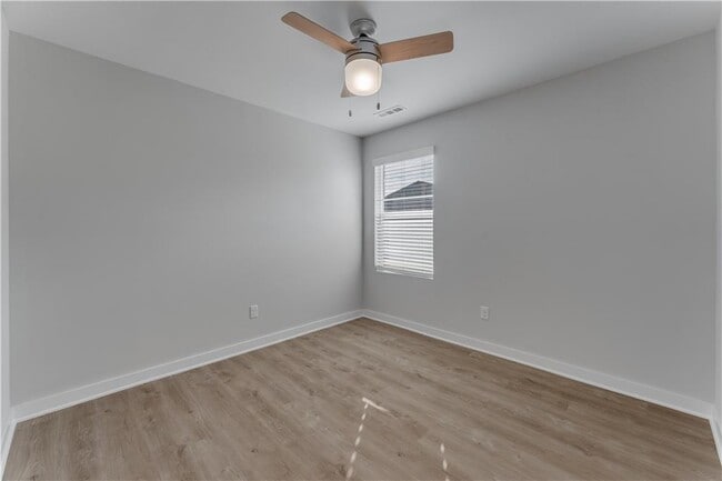 Building Photo - 4695 W Aurora St